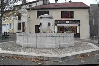 Nous sommes sur la Place de la Fontaine de Gondreville. Commune du Grand-Est, dans l'arrondissement de Toul, elle se situe dans le département ...