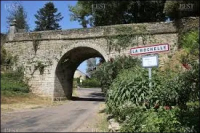Nous passons sous ce pont et nous arrivons à La Rochelle. Petit village de l'ancienne région Franche-Comté, peuplé de 39 habitants, il se situe ...