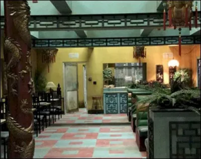 Comment s'appelle le restaurant qui sert de QG à la meute de Luke ?