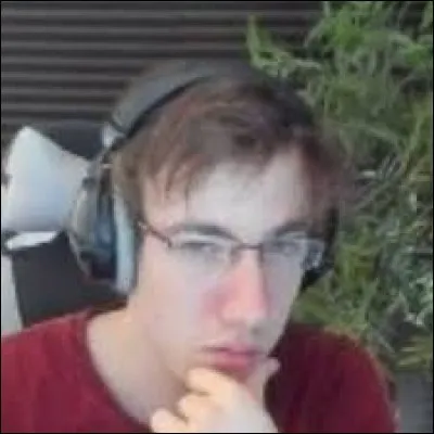 Un peu plus simple, qui est-ce ?