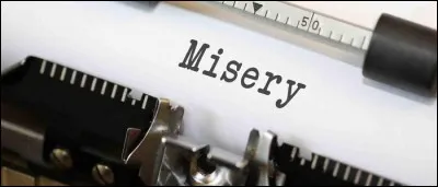 Dans "Misery", quelle lettre ne fonctionne pas sur la machine à écrire qu'Annie Wilkes achète à Paul ?