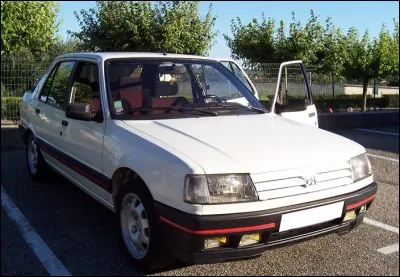 Quel est ce mod&egrave;le de berline sportive ?