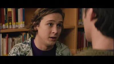 Pour se venger de son humiliation lors de sa déclaration, que fait comme vengeance Martin à cause de Simon à propos d'Abby ?