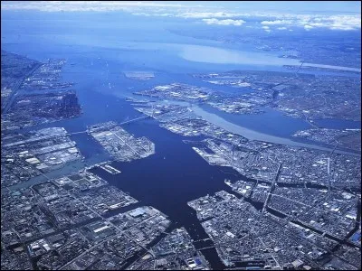 Le port japonais de Nagoya se trouve sur ...