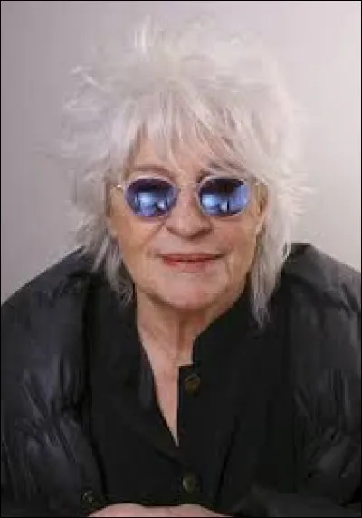 De quel instrument la rockeuse de diamants joue-t-elle ?