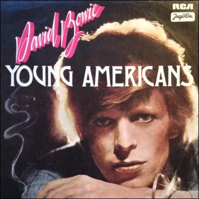 Sur l'album "Young Americans", quelle grande star collabore avec David Bowie et coécrit le titre "Fame" ?