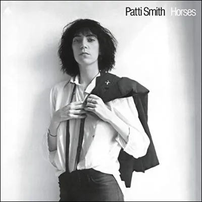 Quel grand musicien a produit le premier album de Patti Smith ?