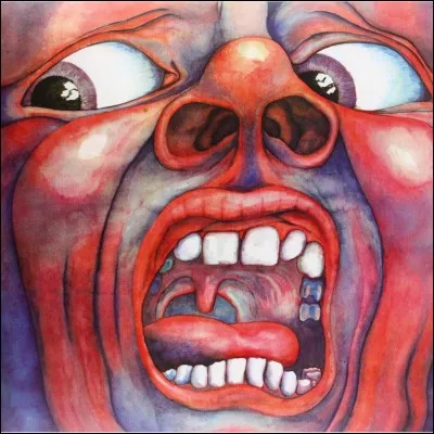 Qui chante sur le légendaire 3 in "The Court of the Crimson King" ?
