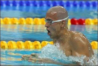 Qui est ce nageur au crane ras ?