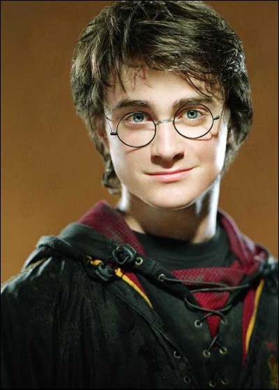 Comment s'appelle l'acteur qui joue le rôle de Harry Potter au cinéma ?