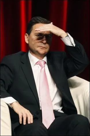 Rcemment, Eric Besson s'est fait renvoyer sur la touche par Nicolas Sarkozy. Pour quelle ide?