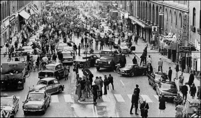 Ce jour où l'on a décidé de rouler à droite plutôt qu'à gauche... Où et quand ?