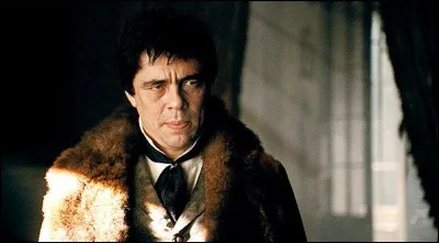 Son frère est mort, déchiqueté par une créature inconnue, il part rejoindre le château familial, accueilli plutôt froidement par son père !