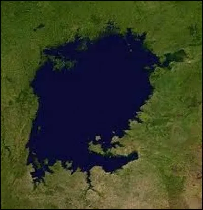 Lequel de ces grands lacs occupe une grande partie de l'Ouganda ?