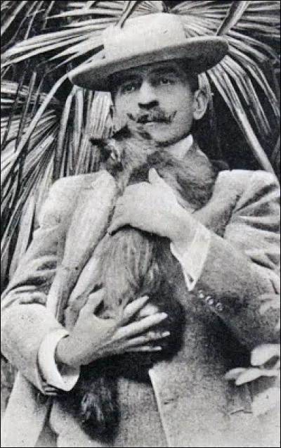 Par quel mot commençait le prénom de toutes les chattes de Pierre Loti ?