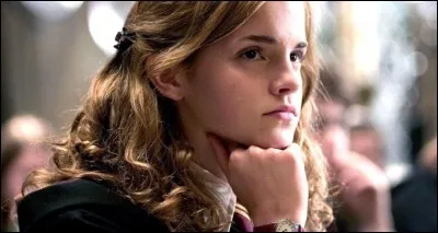 Question difficile : qui complimente Hermione sur son sort de protéiforme en 5e année, disant qu'elle devrait être chez les Serdaigle ?