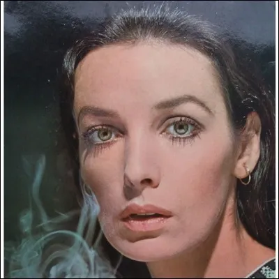 Quand on la voit et qu'on l'entend chanter, on ne peut que lui répondre "j'arrive tout de suite" !