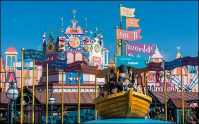 Combien y a-t-il de poupées dans l'attraction ''It's a small World'' ?
