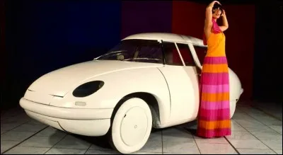 Oulala, qu'elle est belle ! (Heu... je parle de la voiture, bien entendu). Qui a fait quoi ?