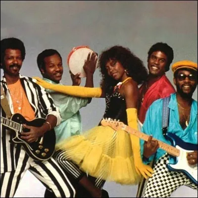 ''Vive le douanier Rousseau'' s'exclamait gaiement La Compagnie créole ! Dans quel style sont cataloguées les oeuvres de ce peintre ?