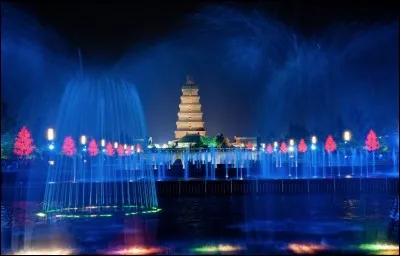 Dans quelle ville, la fontaine musicale (2003) de la Grande pagode de l'Oie sauvage se trouve-t-elle ?