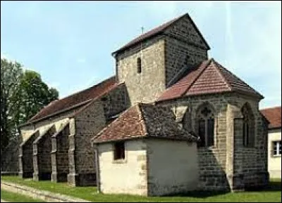 Nous sommes revenu dans le Grand-Est, où nous nous trouvons devant l'église Notre-Dame de Rozières-sur-Mouzon. Petit village de 62 habitants, dans l'arrondissement de Neufchâteau, il se situe dans le département ...