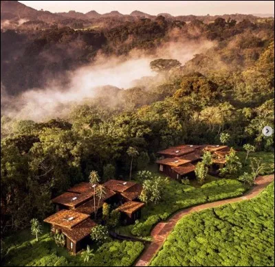 Une chose est sûre : ce pays enclavé comporte un "W" comme "wagon", mais pas de train. Quel est-il ?