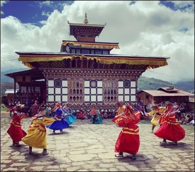 Dans ce pays, l'expression "faire le ... train" ne trouvera aucune correspondance ! Lequel ? (Remplacez les pointillés avec le nom du pays !)