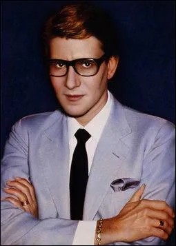 Le modle qui a pos est un grand couturier. Qui est-ce ?