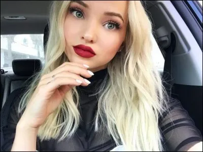 En quelle année Dove Cameron commença-t-elle sa carrière d'actrice ?