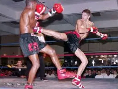 De façon familière, que désigne "une pêche" ?