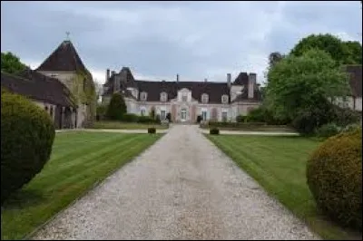 Nous terminons cette balade au château du Fey à Villecien. Commune Icaunaise, elle se situe dans l'ancienne région ...