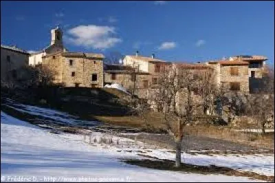 Nous sommes en région P.A.C.A., à Étoile-Saint-Cyrice. Petit village de 31 habitants, dans le parc naturel régional des Baronnies provençales, il se situe dans le département ...