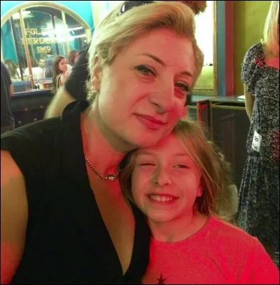 Comment s'appelle la maman de Gloria ?