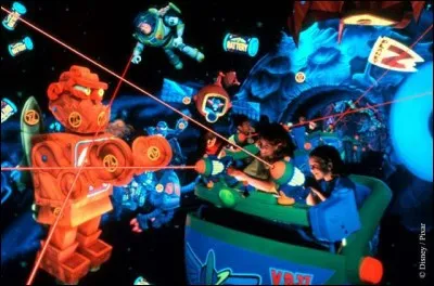 En quelle année a ouvert l'attraction "Buzz l'Eclair Bataille Laser" ?