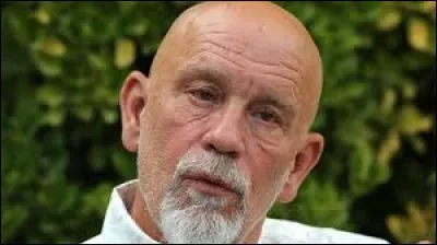 Dans une série diffusée sur Canal+, quel célèbre détective privé John Malkovich incarne-t-il ?