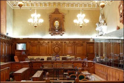 Année : 1940
Héros : Hercule Poirot 
Personnages : Elinor/Laura/Roderick/Jessie. 
Indices : Jalousie/Héritage/Intrigante/Vieille tante. 
Quel est ce roman ?