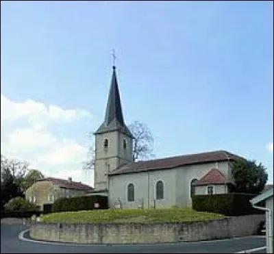 Vous avez sur cette image l'église Saint-Martin de Morelmaison. Commune Vosgienne, elle se situe en région ...