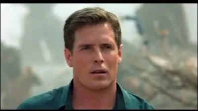 Quel acteur incarne Johnny Cage dans le film Mortal Kombat ?