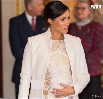 Le 15 octobre 2018, le palais de Kensington annonce que Meghan et Harry attendent leur premier enfant prévu pour le printemps 2019. La Duchesse de Sussex est alors enceinte de ...
