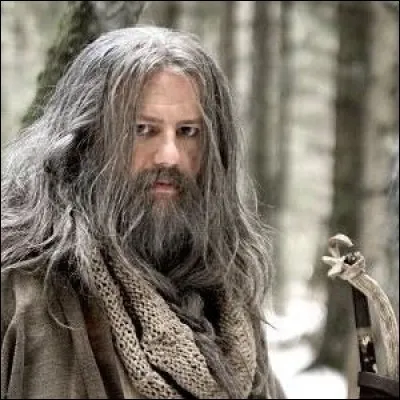 Lorsque Guenièvre et Lancelot viennent lui demander sa date de naissance, quel âge va-t-il bientôt avoir ? ... ans