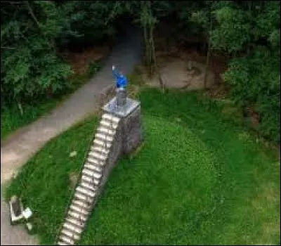 Reste planté au bord de la route, c'est le...