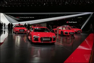 Dans "Cars", quel numéro porte Flash McQueen ?