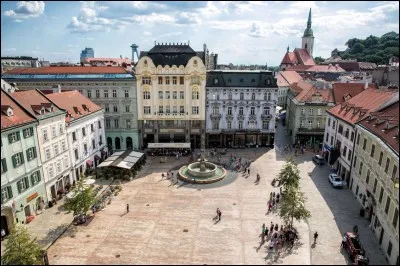 Avant d'être la capitale de la Slovaquie, de quel autre pays Bratislava a-t-elle été la capitale de 1541 à 1784 ?