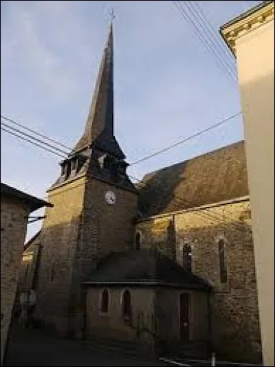 Nous sommes devant l'église Saint-Maurice de Châtelain. Commune Mayennaise, elle se situe en région ...