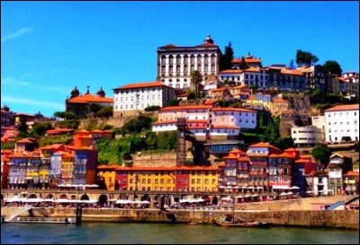 Comment s'appellent les habitants de Porto, au Portugal ?