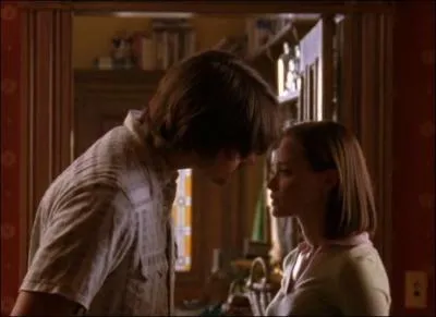 Qui interrompt le  presque baiser entre Rory et Dean?