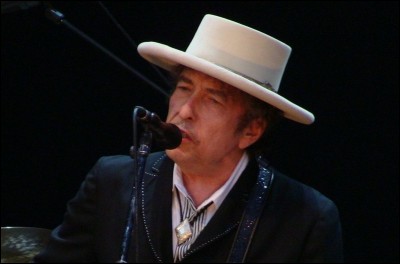 De quelle nationalité est l'auteur-compositeur-interprète Bob Dylan