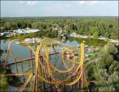 Dans quelle région administrative se situe le parc Astérix, ouvert le 30 avril 1989 ?