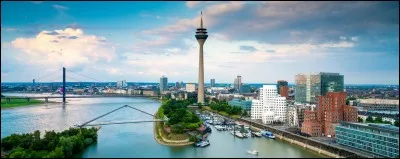 Quel fleuve traverse la ville de Düsseldorf ?